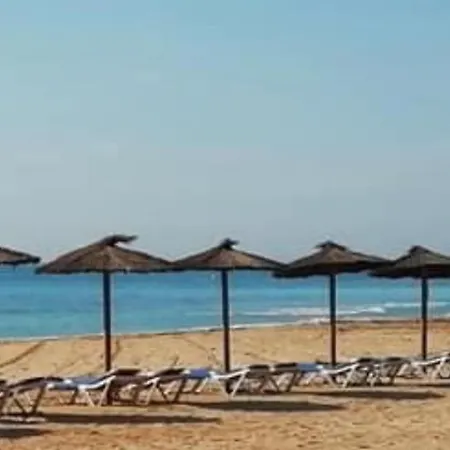 - Sleeps 4 - Balcony - Communal Pool Apartmán